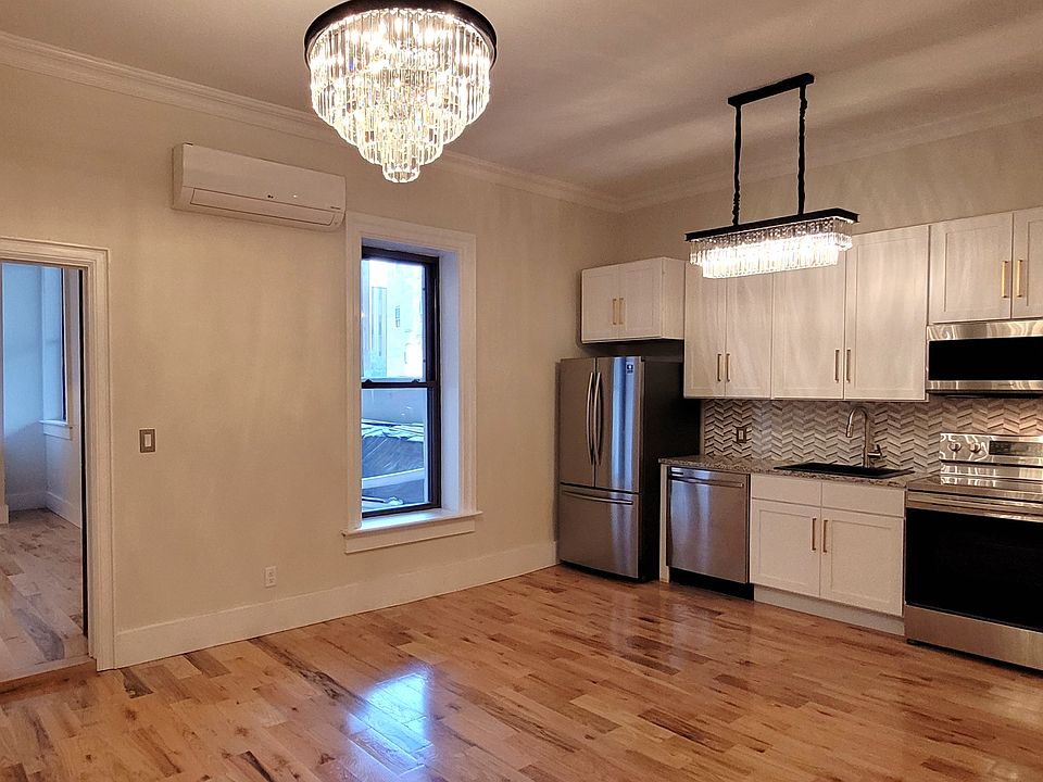 Kitchen/ Living Room