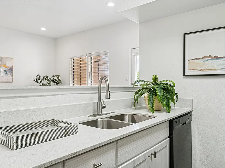 Hidden Ridge Apartments — Photo 4