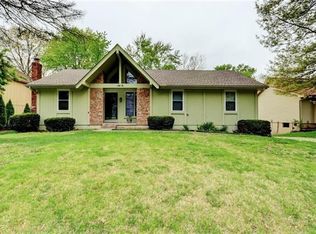 1616 NE Ridgeview Dr, Lees Summit, MO 64086