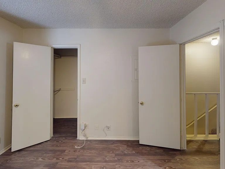 521 W Sycamore St — Photo 9