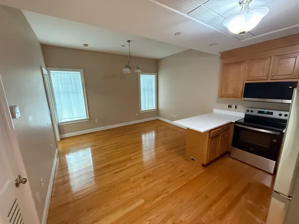 22 Whiting St APT 203, Plainville, CT 06062