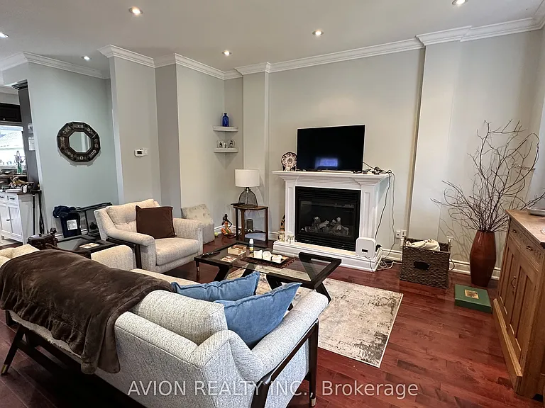 294 Warden Ave — Photo 5
