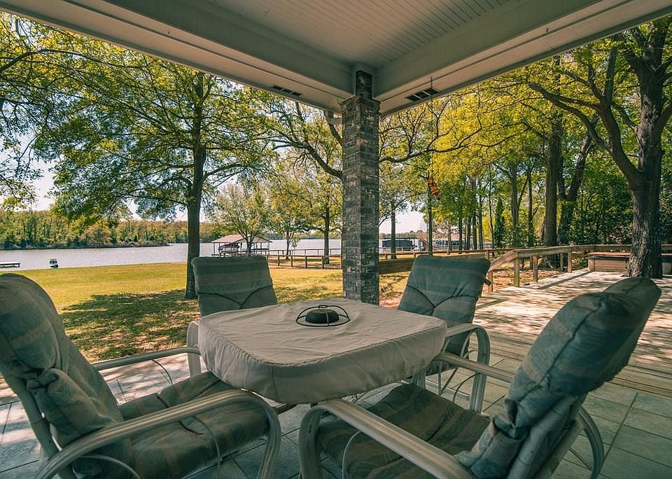1st image of 227 Lakeside Dr
