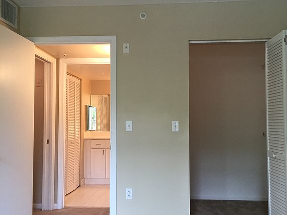4th image of 4844 N State Road 7 #2105