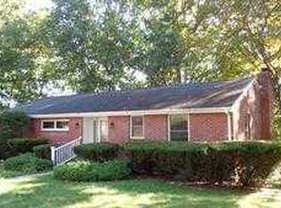 28 Grandview Ave, Holyoke, MA 01040