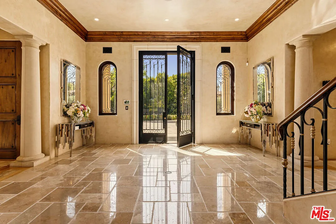 6 bed, 7.5 bath, 15000 sqft, $100,000 — Photo 3
