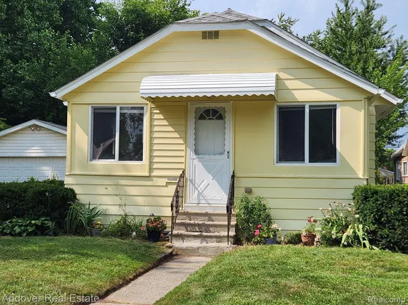 88 W Chicago Ave, Pontiac, MI 48340