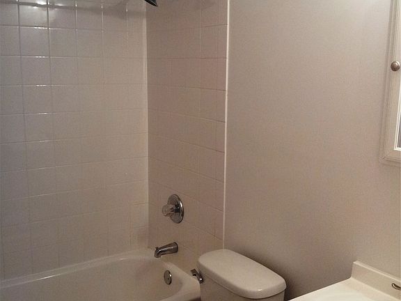 2nd image of 5633 N Winthrop Ave APT 415