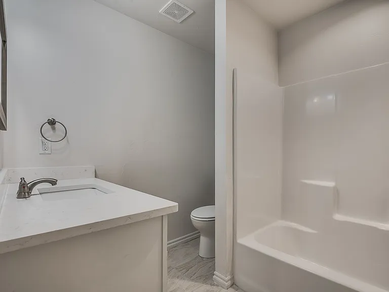 818 W Nevada Ave — Photo 25