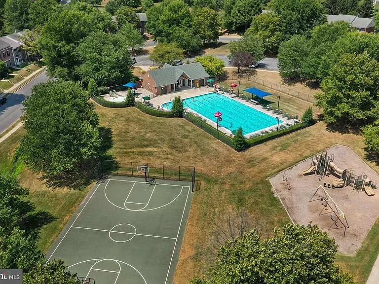 2527 Emerson Dr — Photo 27