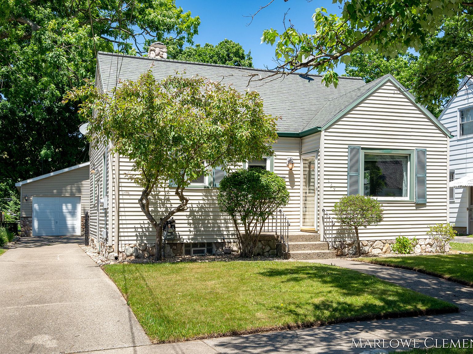 129 Graceland St NE, Grand Rapids, MI 49505 Zillow