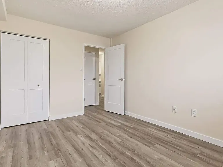 89 Collins Cres SE #201 — Photo 14