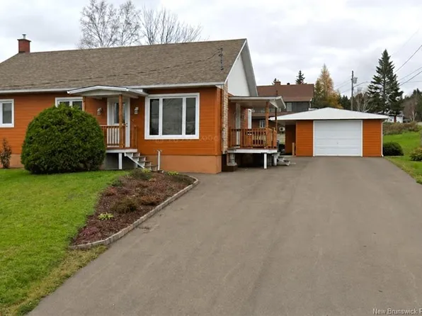 41 Mazerolle St, Edmundston, NB E7C 1E7