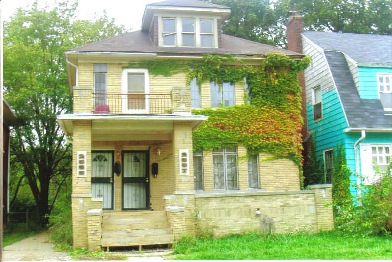 1st image of 2555 Lakewood St