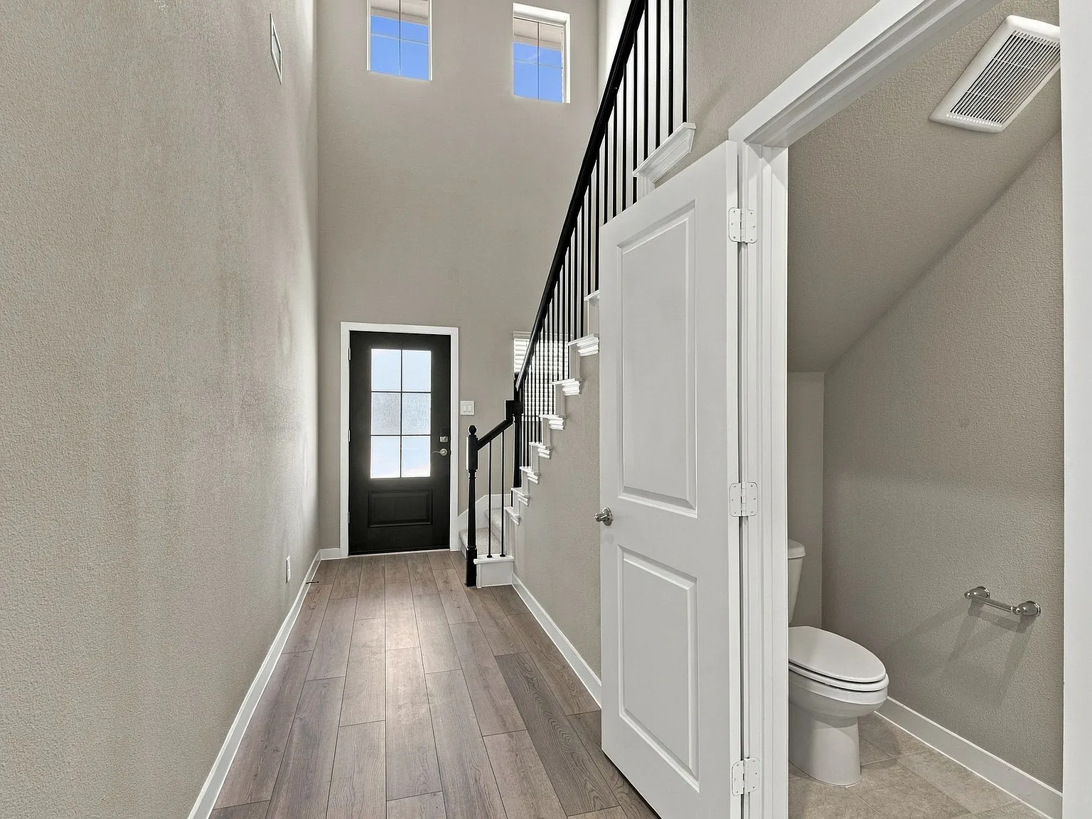 4 bed, 2.5 bath, 2337 sqft, $3,200 — Photo 3