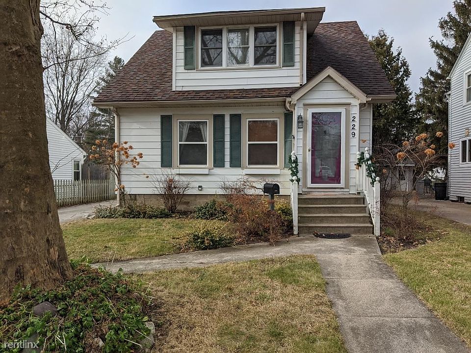 1st image of 229 Gratiot Ct