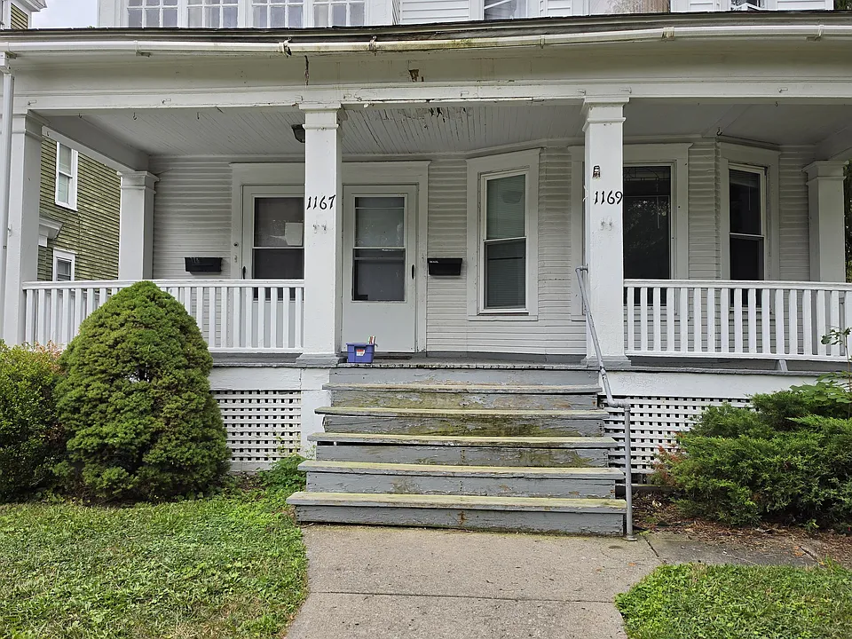 1169 Bellevue Ave