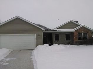 1249 Kramer Ln, Sandwich, IL 60548