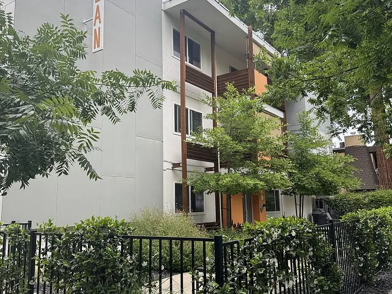 Marvelous Modern Midtown- The Elan — Photo 3