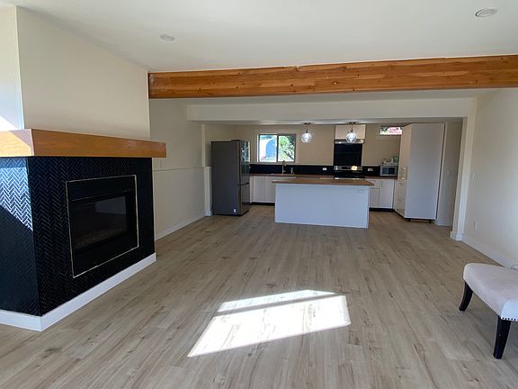 4th image of 1001 Hardin Ln