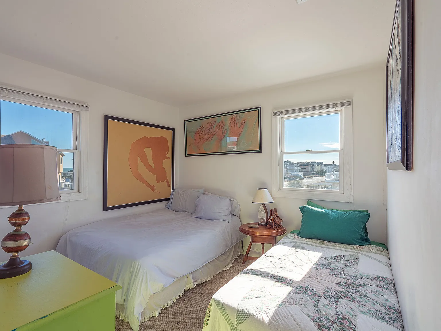 6 bed, 4.0 bath, 2576 sqft — Photo 4