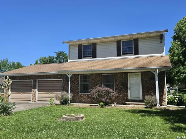 1210 Whisperway St, Benton, IL 62812