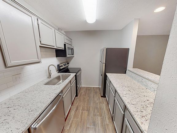 4th image of 1901 Holleman Dr #103