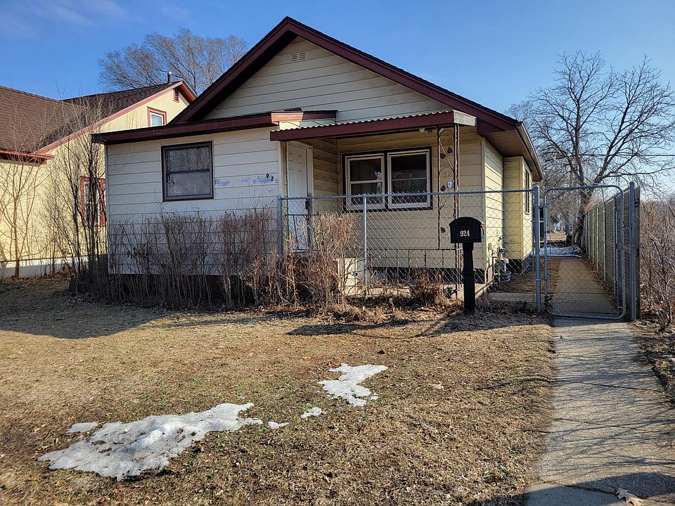 1st image of 924 13th Ave S