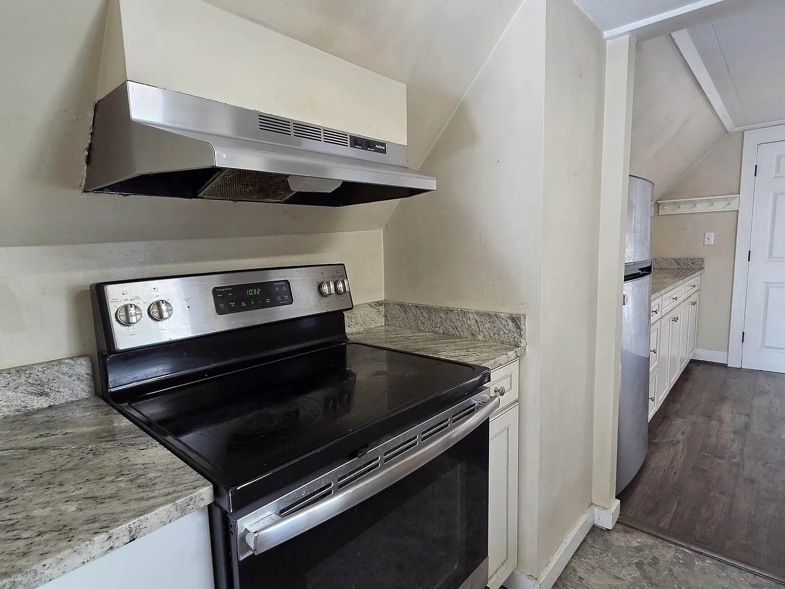 1 bed, 1.0 bath, 800 sqft, $1,795 — Photo 2