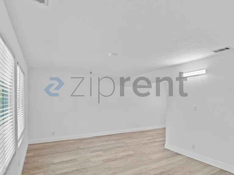 4880 Saginaw Cir — Photo 3