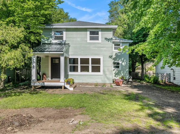 214 N Lincoln St, Howard City, MI 49329