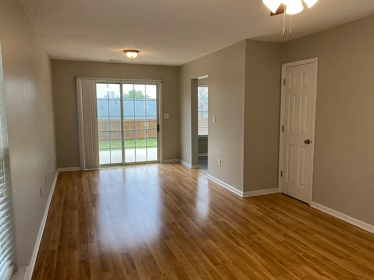 121 Fawnbrook Dr — Photo 3