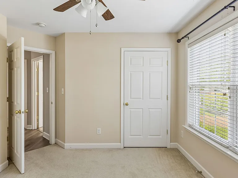 2601 Danbury Cir — Photo 27
