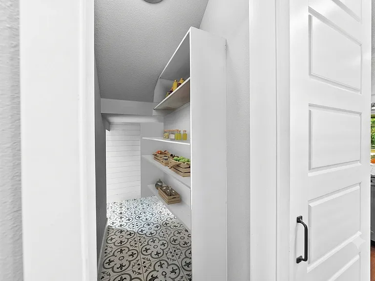 Kitchen pantry