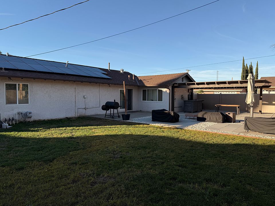 2nd image of 168 W Wedgewood Ct