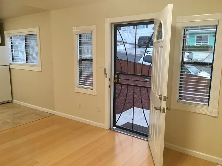 454 Carter St #A — Photo 2