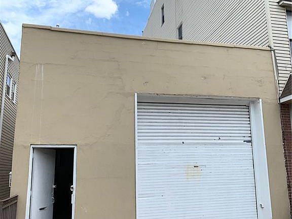 5th image of 380 McGuinness Blvd