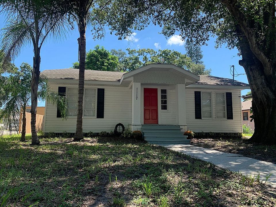 Front view of home