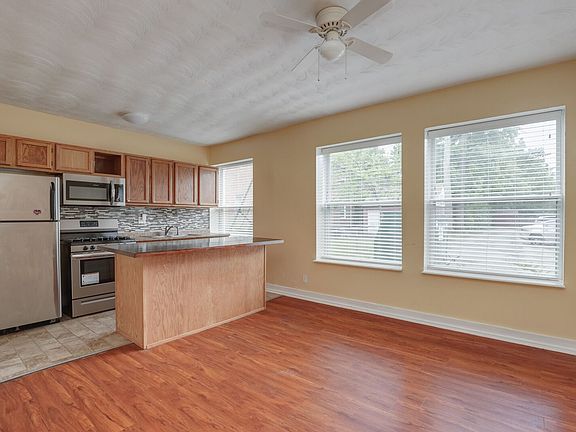 5th image of 9335 Buckman Ave #B3