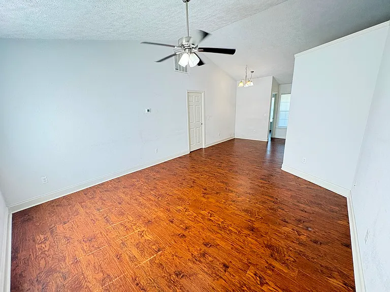 2 bed, 925 sqft, $1,025 — Photo 2