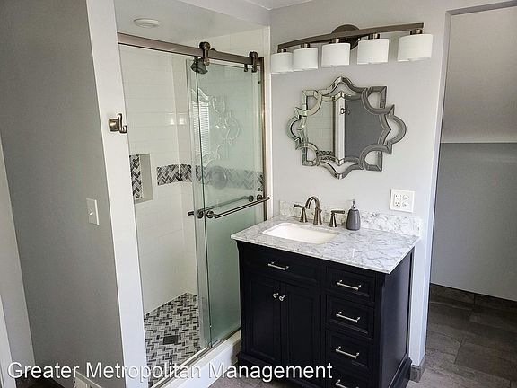 3rd image of 5710 Farnsworth Dr