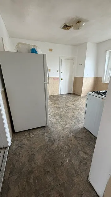 3 bed, $1,800 — Photo 2