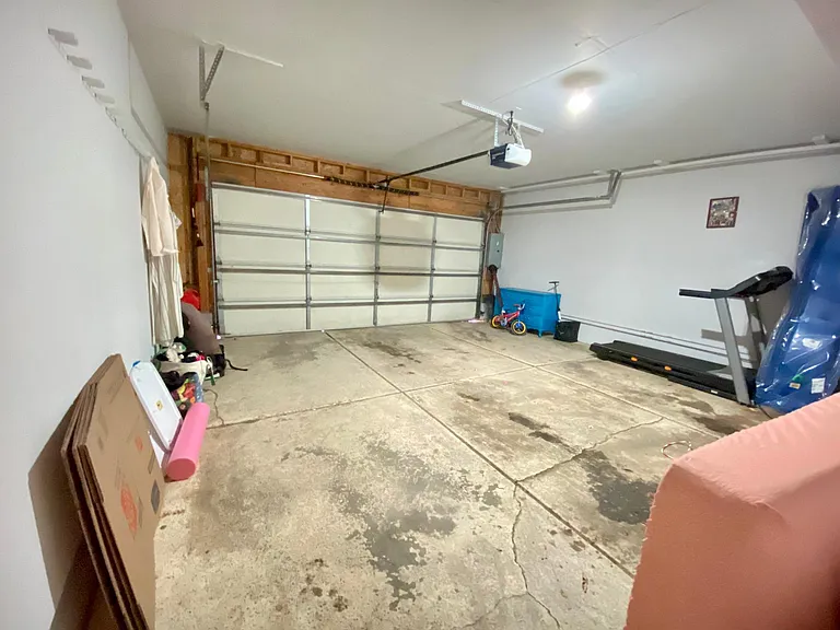 111 Rowena Pl — Photo 31