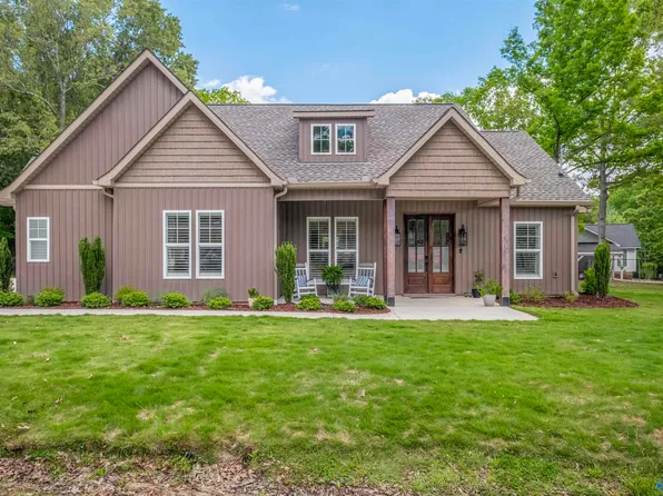 423 Waldrop Rd, Rainbow City, AL 35906