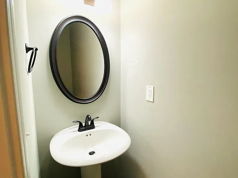 1194 Eagles Bluff Dr — Photo 17