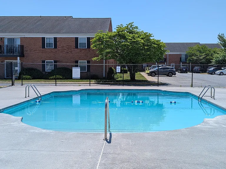 Brandon Point Apartments — Photo 3