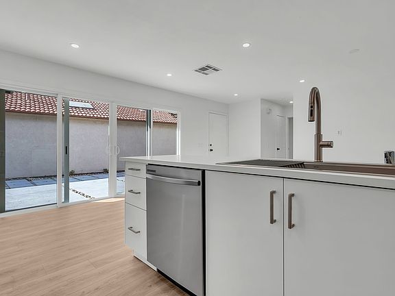 2nd image of 134 Orchard