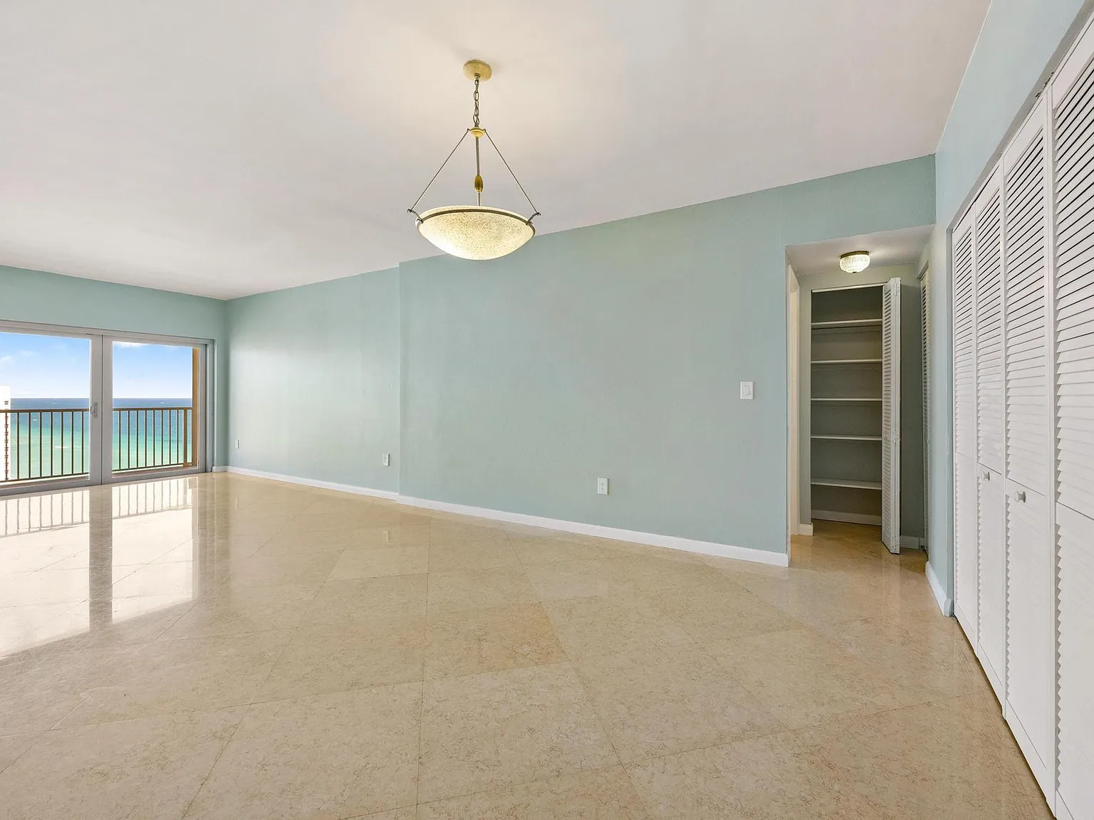 1 bed, 1.5 bath, 870 sqft, $2,999 — Photo 2