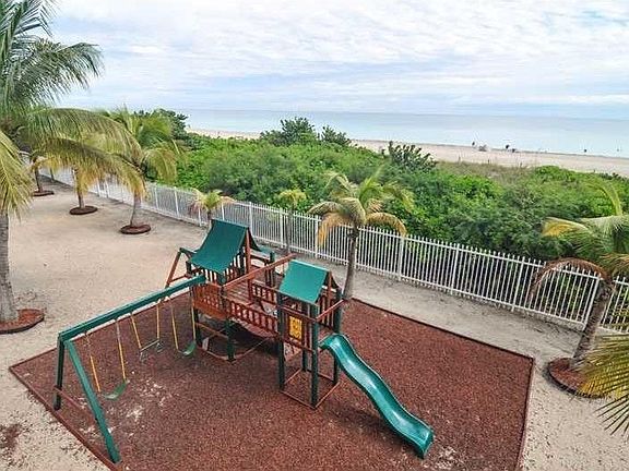 4th image of 6039 Collins Ave Penthouse 4F