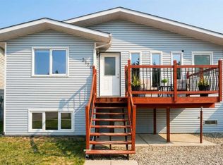 3126 S Bradwell St, Hinton, AB T7V 1S6